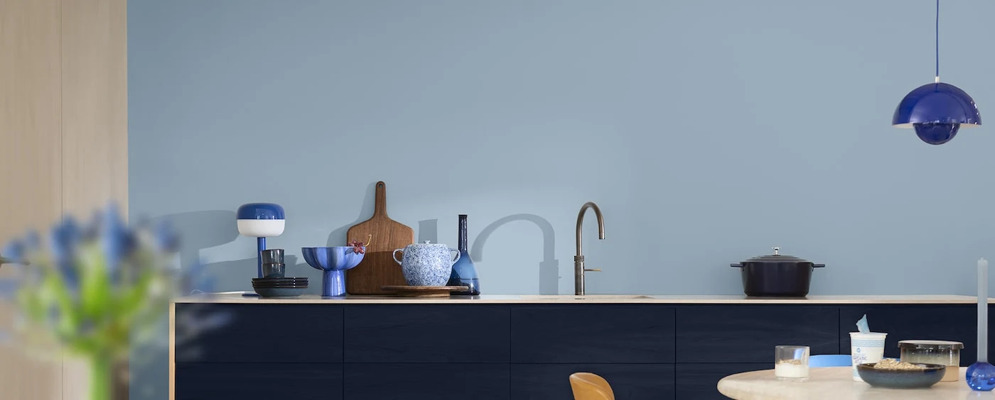 Kh&ocirc;ng gian bếp phối hai sắc xanh, ảnh cảm hứng từ Dulux Việt Nam