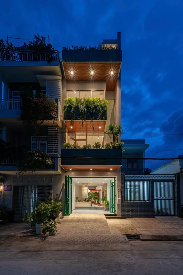 Nh&agrave; phố miền T&acirc;y v&agrave;o buổi tối
