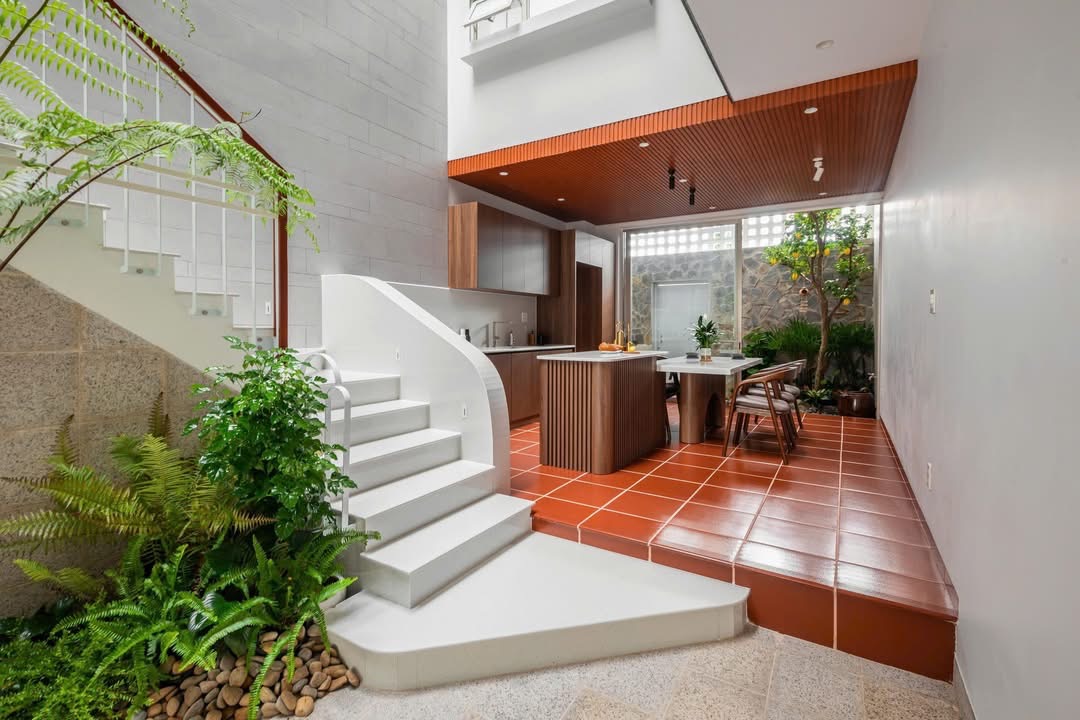 S&acirc;n trong v&agrave; kh&ocirc;ng gian bếp Nh&agrave; phố miền T&acirc;y
